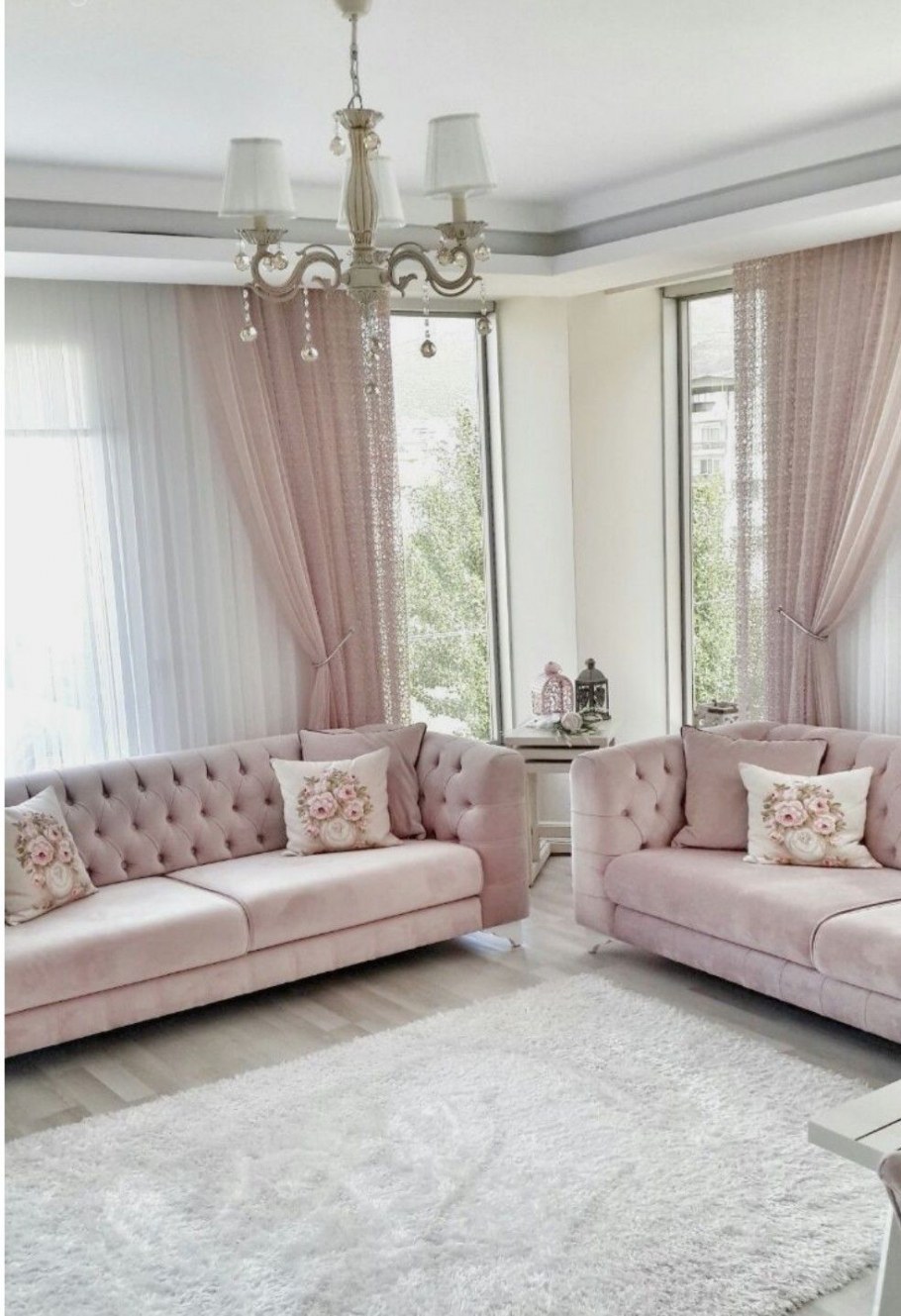 Зал в пастельных тонах