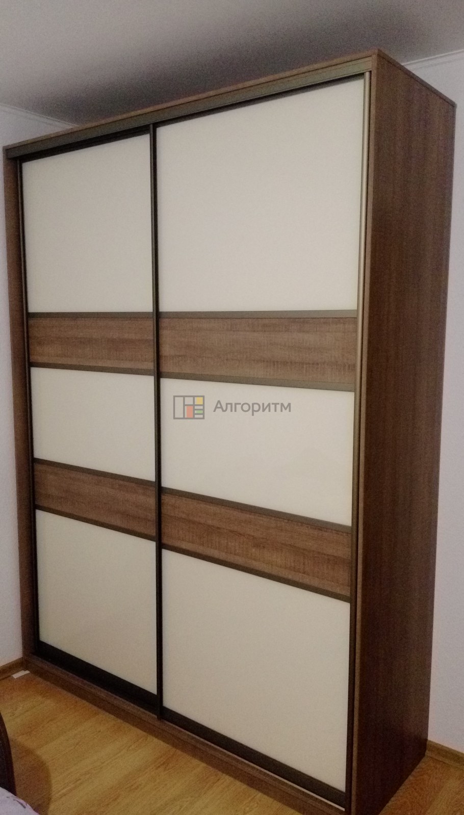 Корпусный шкаф купе