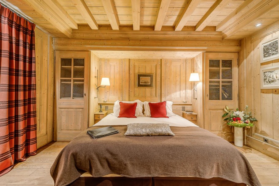 Деревянная спальня