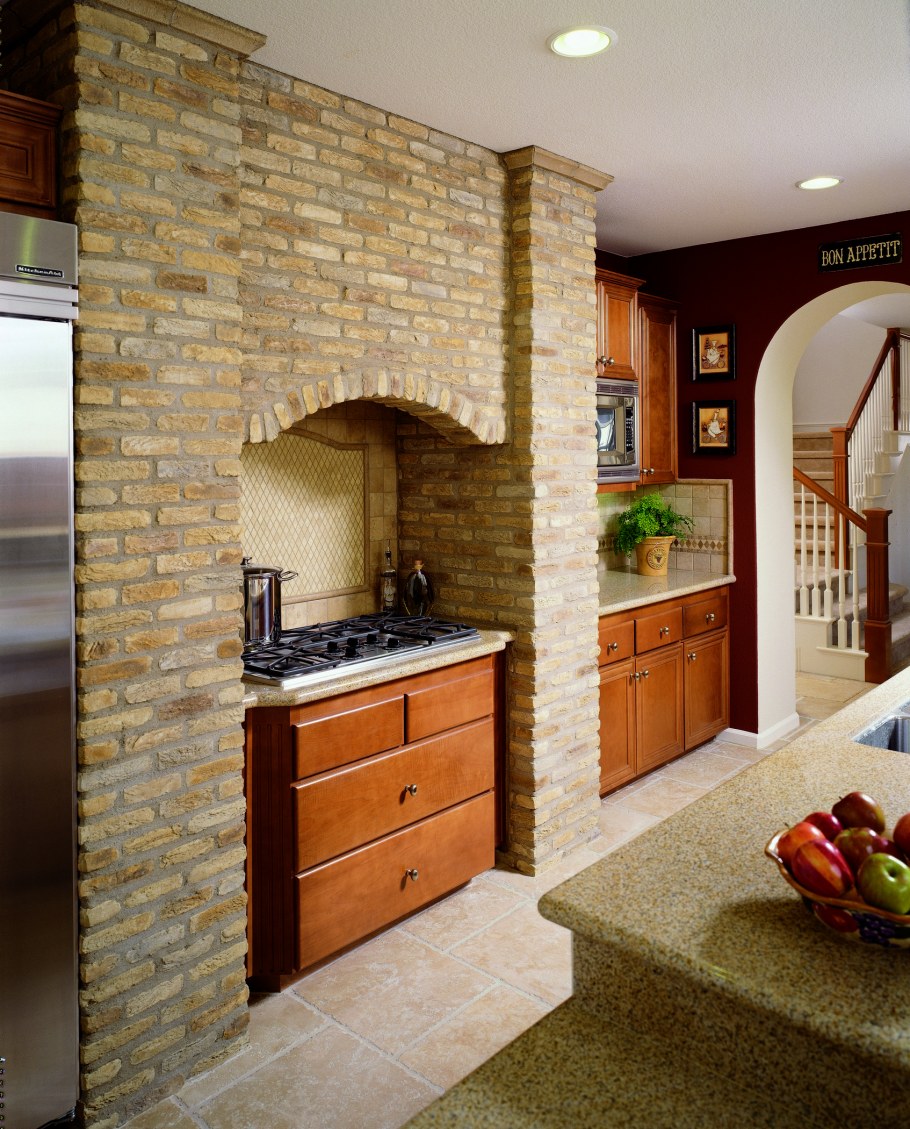 Кухни из кирпича и камня