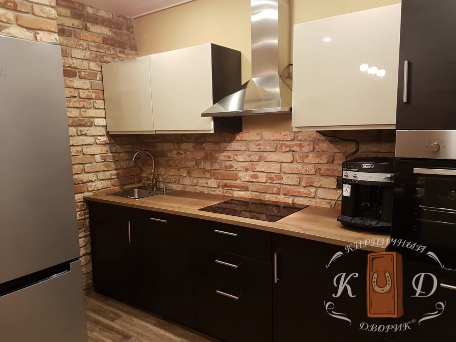 Кухня с коричневыми кирпичиками