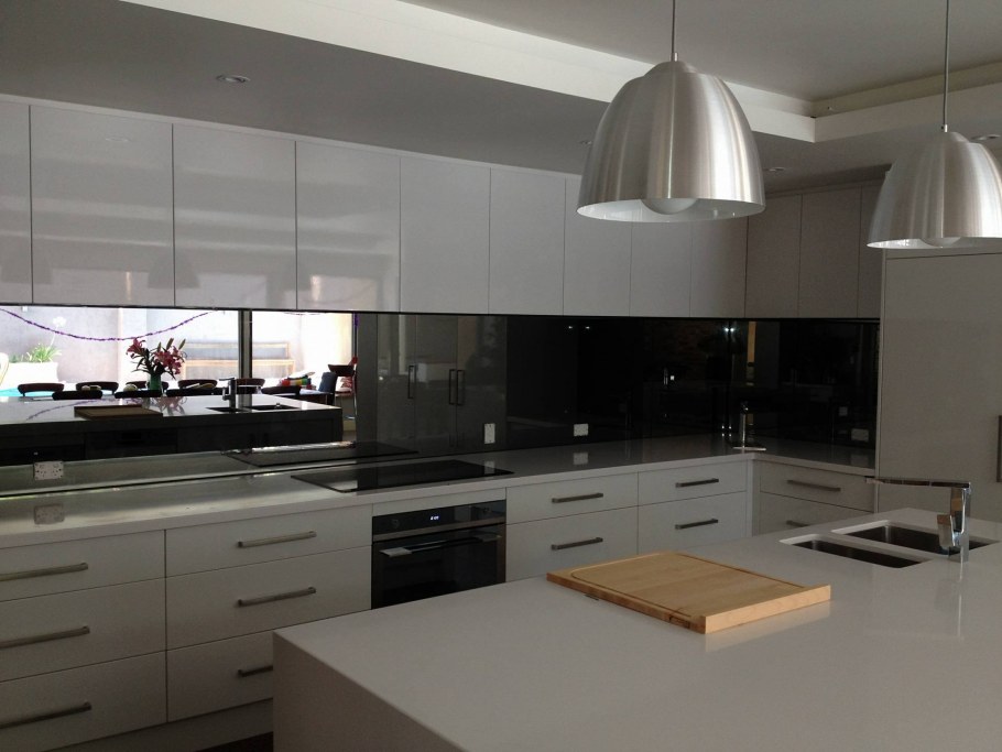 Зеркальная плитка фартук