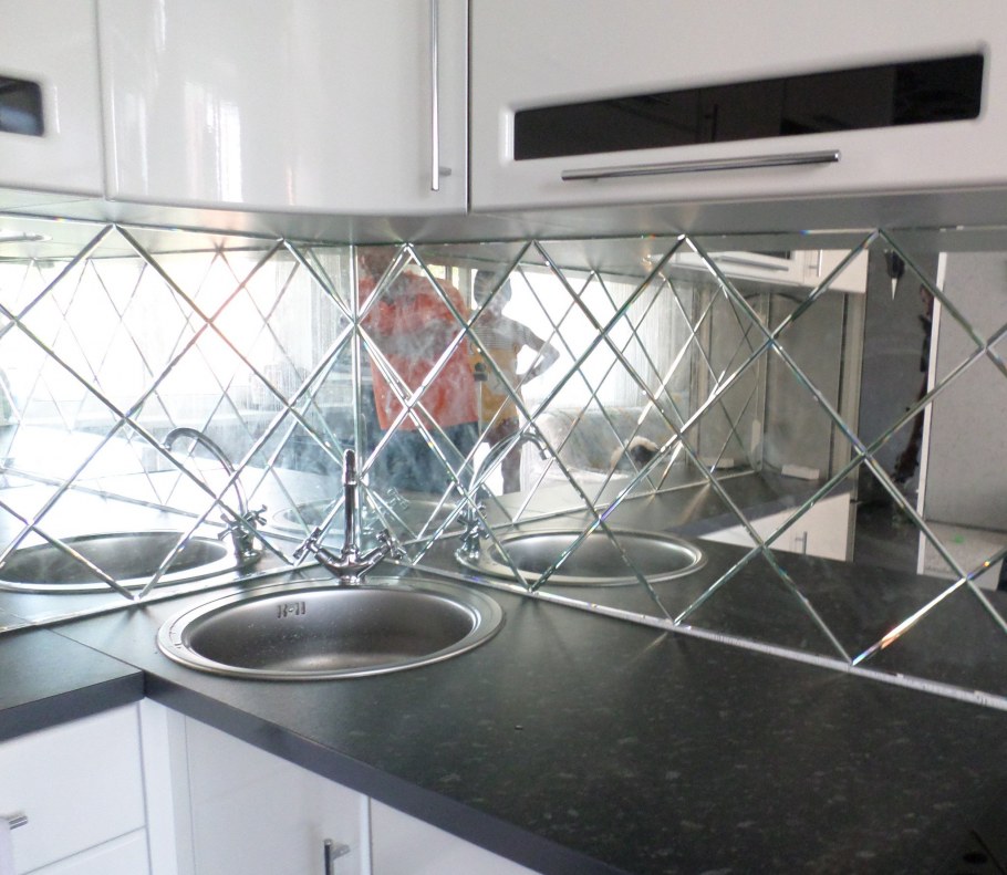 Зеркальный фартук