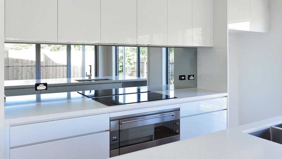 Зеркальный кухонный фартук