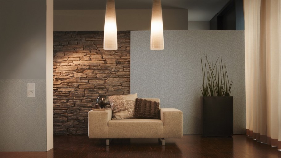 Обои рогожка в интерьере гостиной