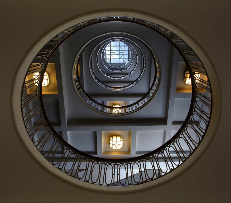 Винтовая симметрия в архитектуре