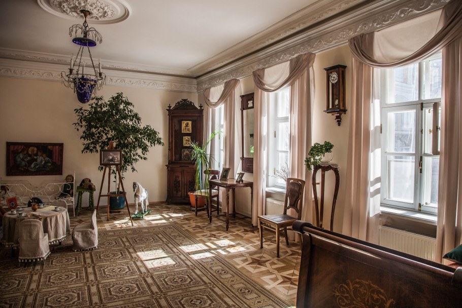 Интерьер гостиной в стиле арт нуво