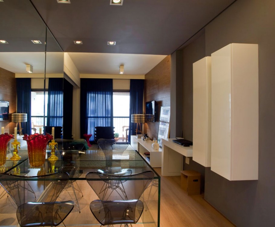 Черный натяжной потолок на кухне