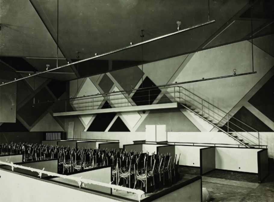 Тео Ван Дусбург кафе Обетт в Страсбурге