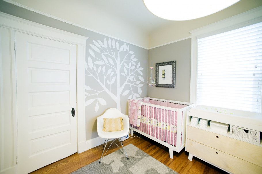 Молдинги в интерьере детской комнаты