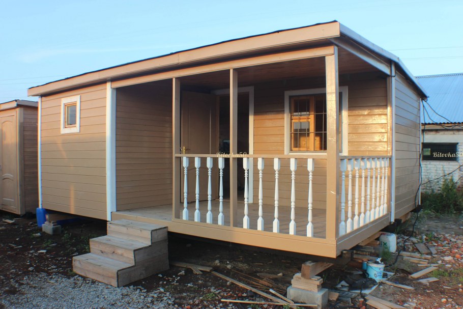 Бытовка с верандой 2,3м * 5,8м, утепленная