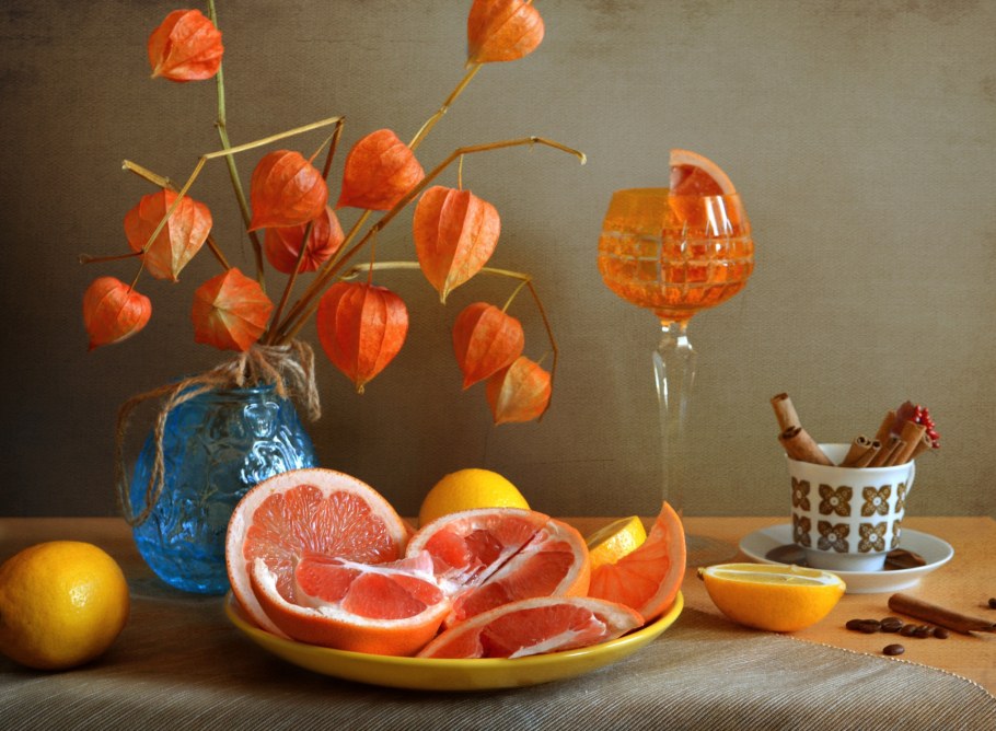 Сухие оранжевые цветы физалис