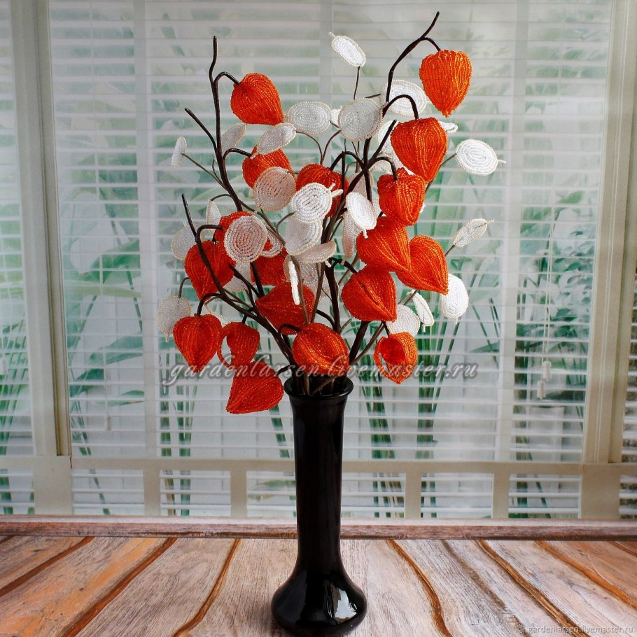 Лунария и физалис в букете