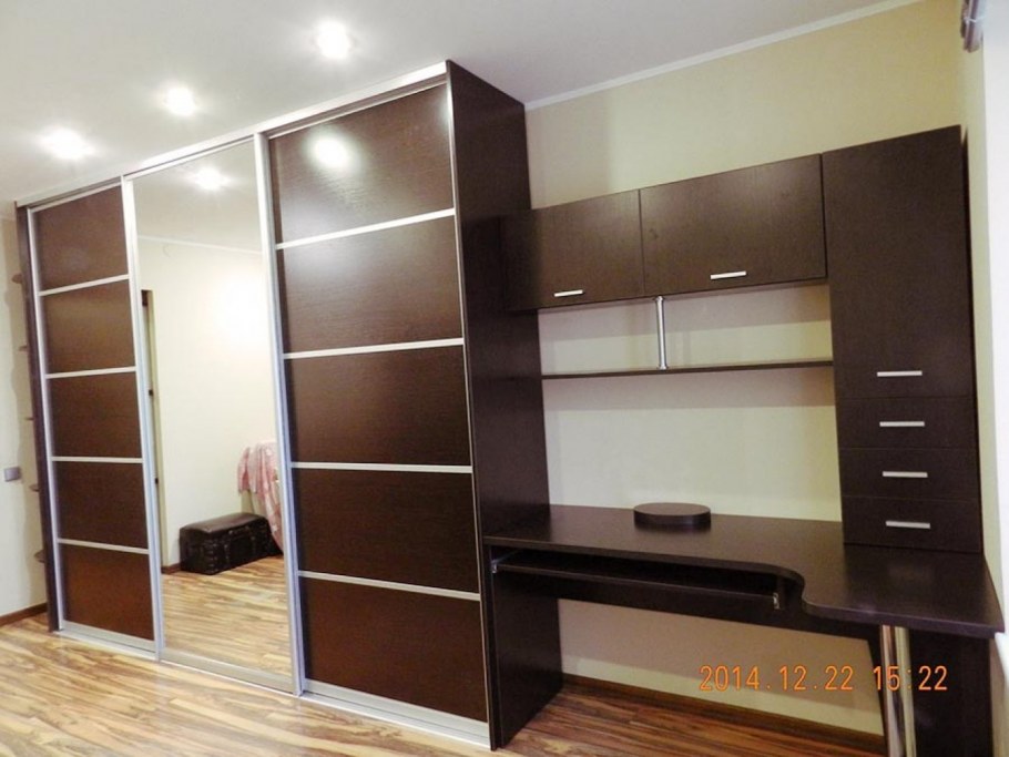 Шкаф купе со столом