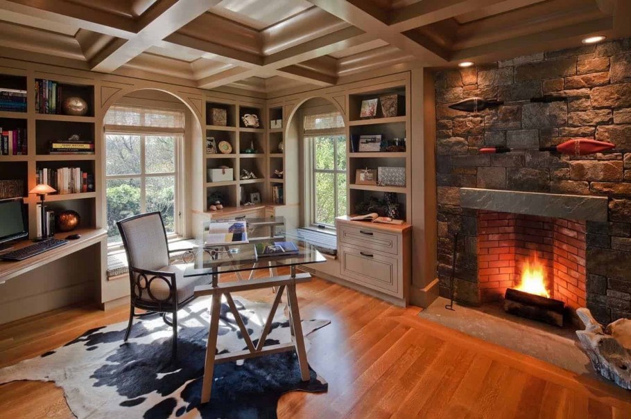 Интерьер кабинета с камином