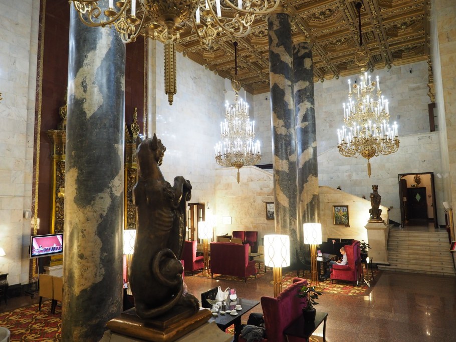 Хилтон Ленинградская лобби