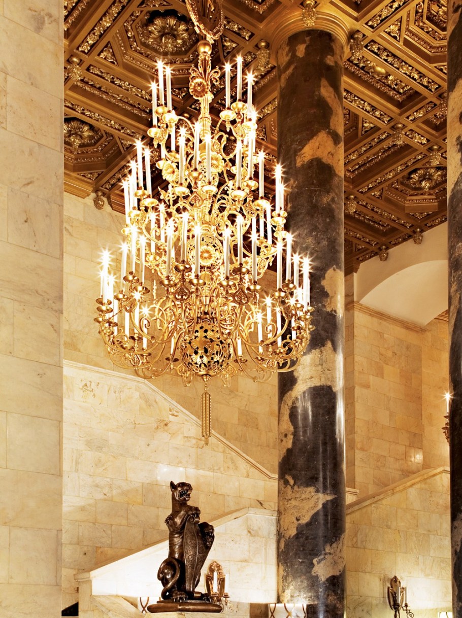 Хилтон Ленинградская люстра