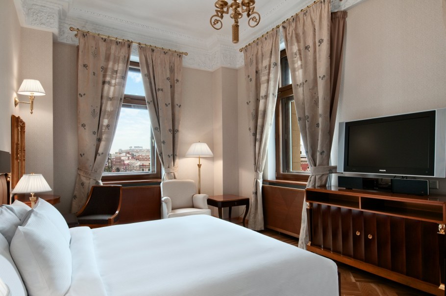 Хилтон Ленинградская люстра