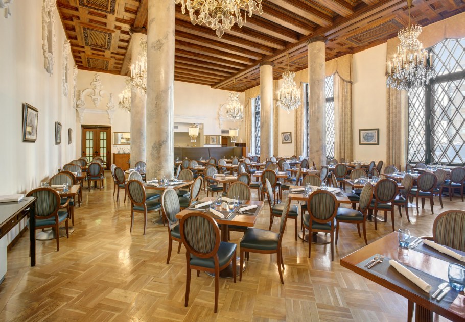 Гостиница Ленинградская Москва простенок