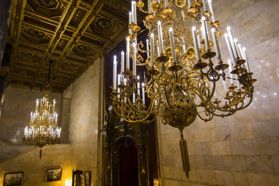 Люстры в сталинских высотках