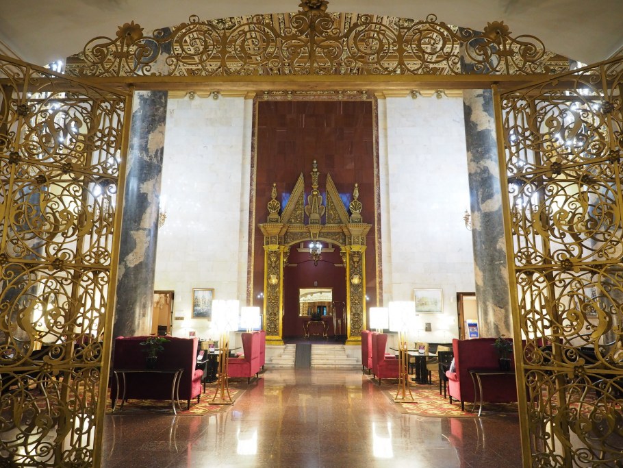 Гостиница Ленинградская Москва люстра