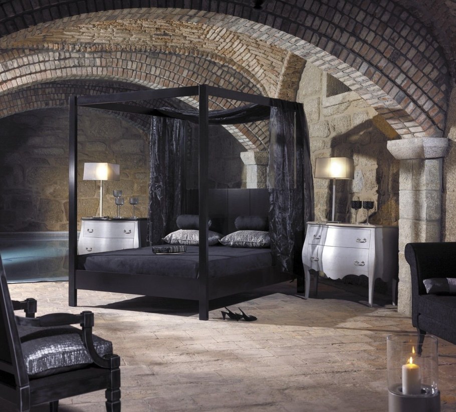 Кровать в замковом стиле