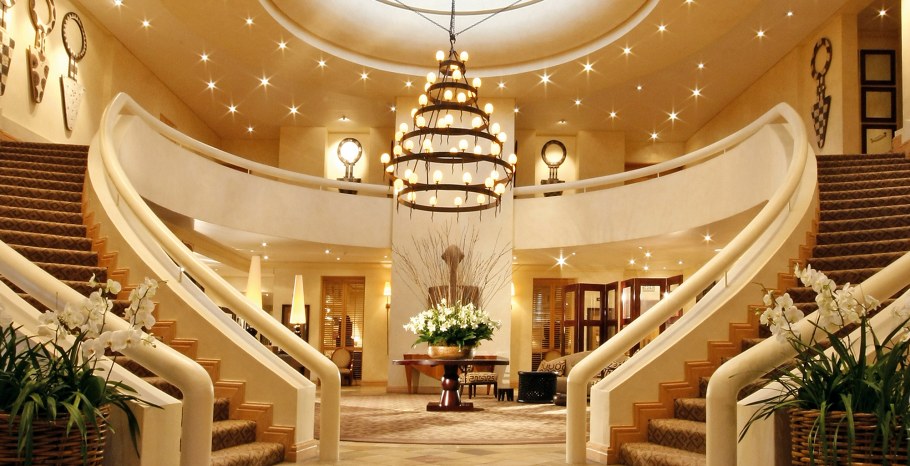 Лестница в отеле