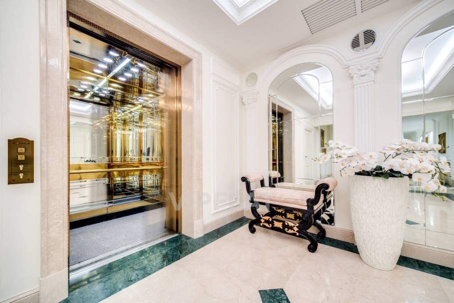 Красивый Холл гостиницы