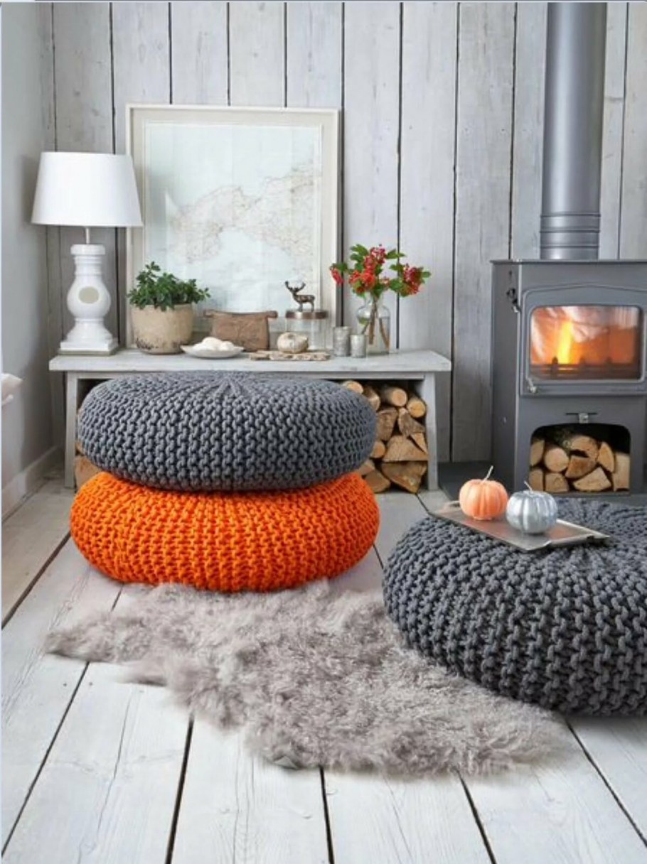 Вязаные подушки в интерьере