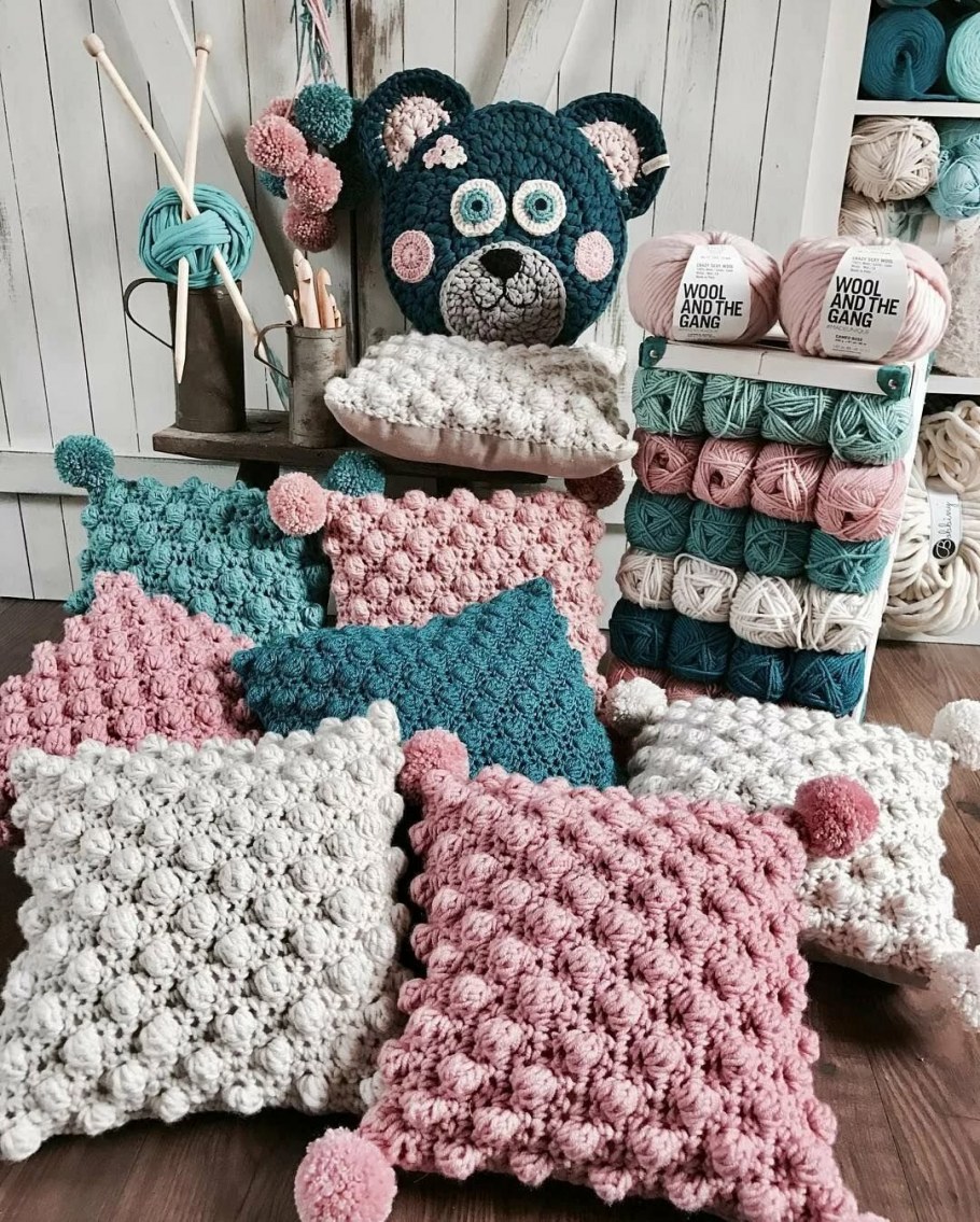 Вязаный пуфик