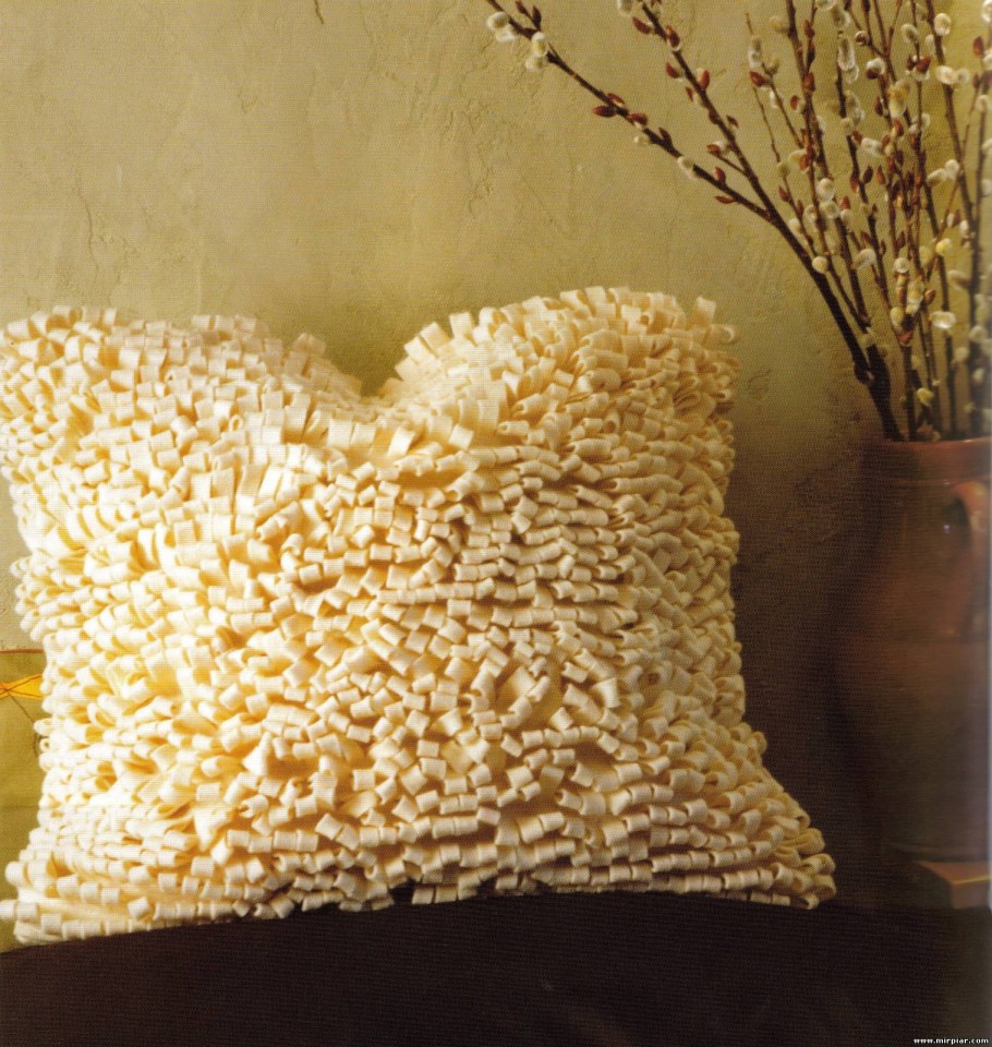 Подушка из подручных материалов