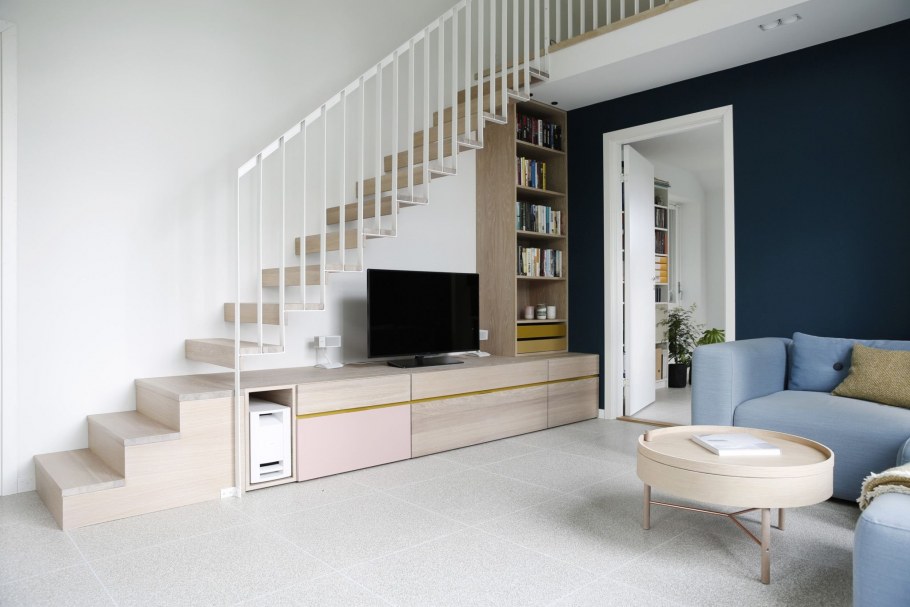 Гостиная под лестницей