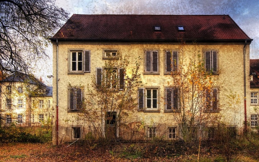 Старое здание