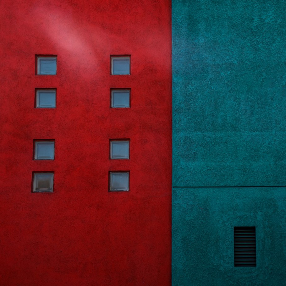 Неоновые стены в интерьере