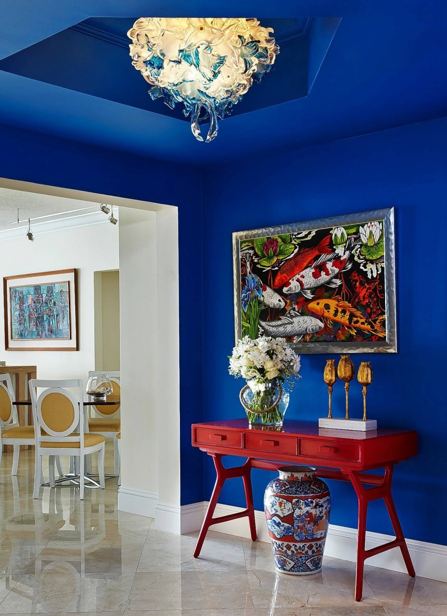 Яркие стены в интерьере