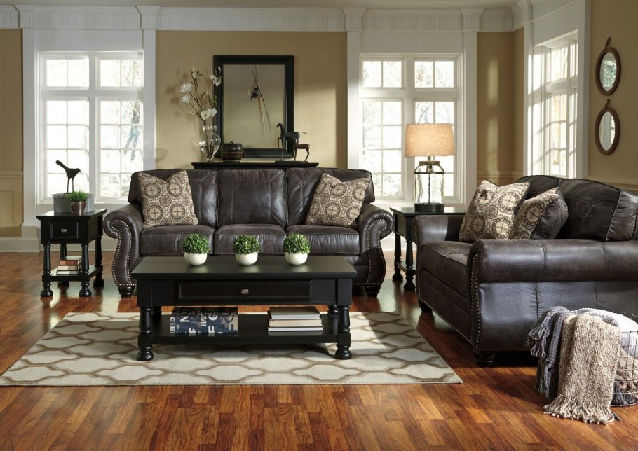 Диван Эшли Пинскдрев