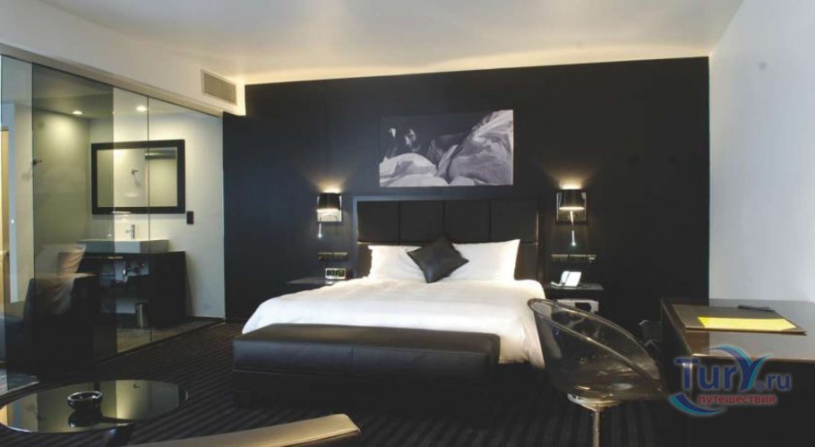 Номер в отеле темный