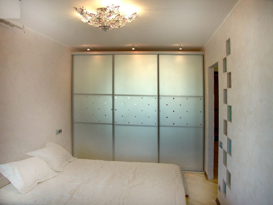 Встроенный шкаф-купе в спальню