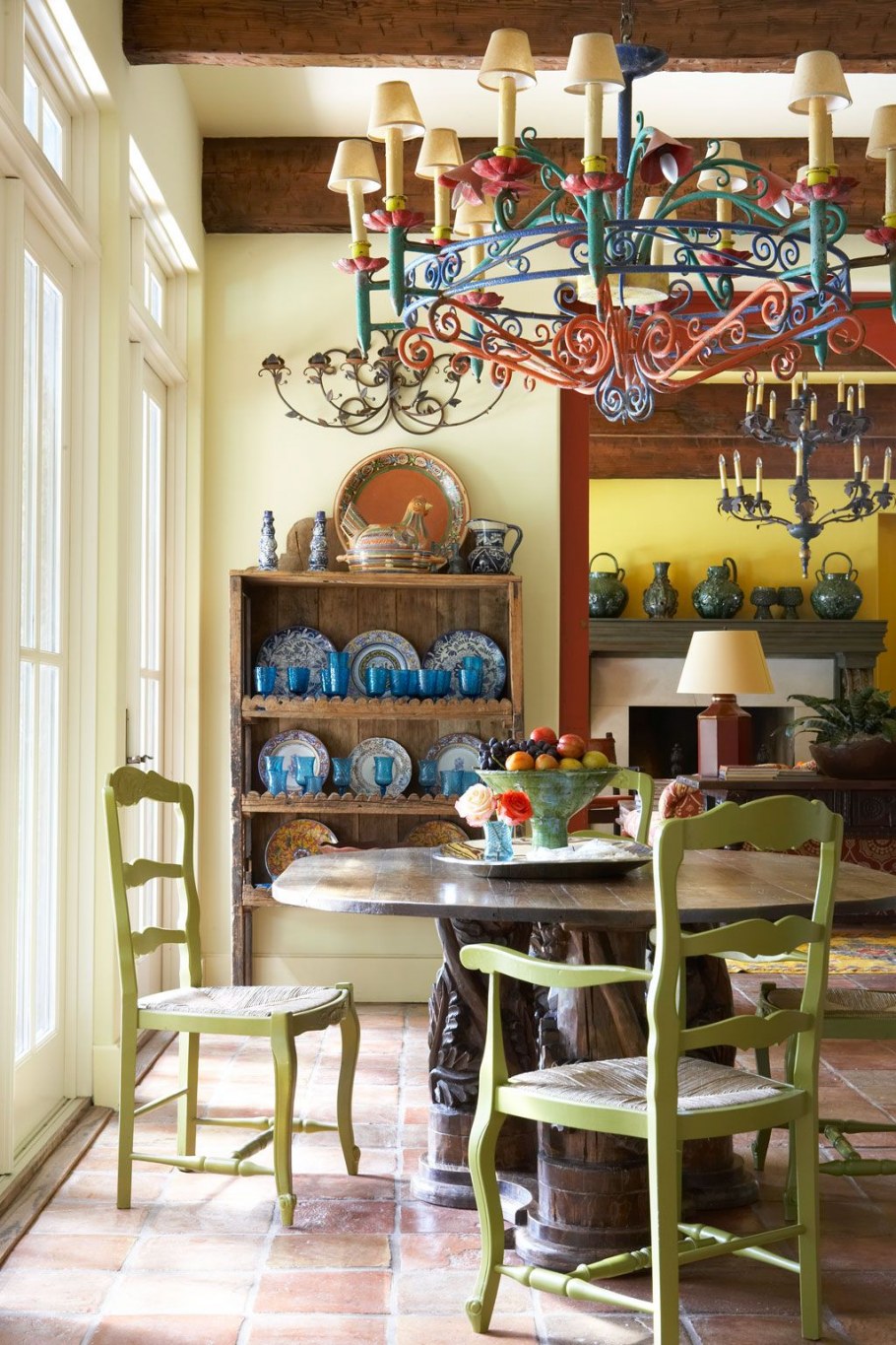 Интерьер в средиземноморском стиле Этажерка