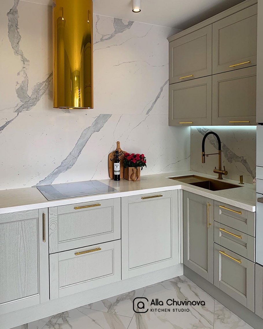 Кухня с золотом