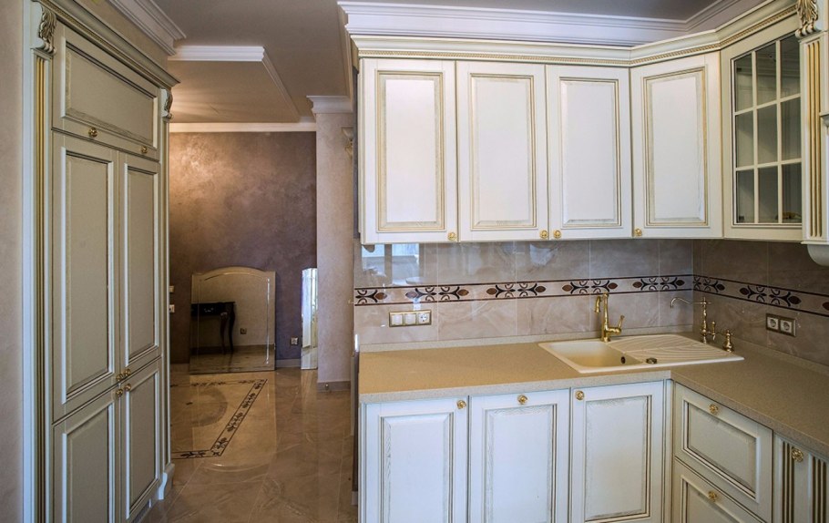 Синие кухни