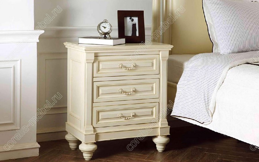 Прикроватные тумбочки массив в классическом стиле