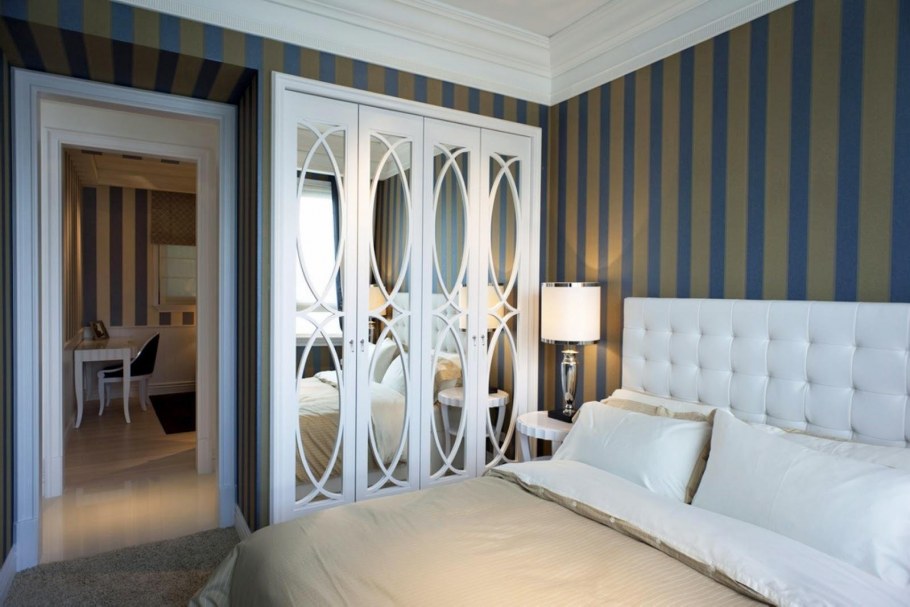Обои в полоску для стен в спальне