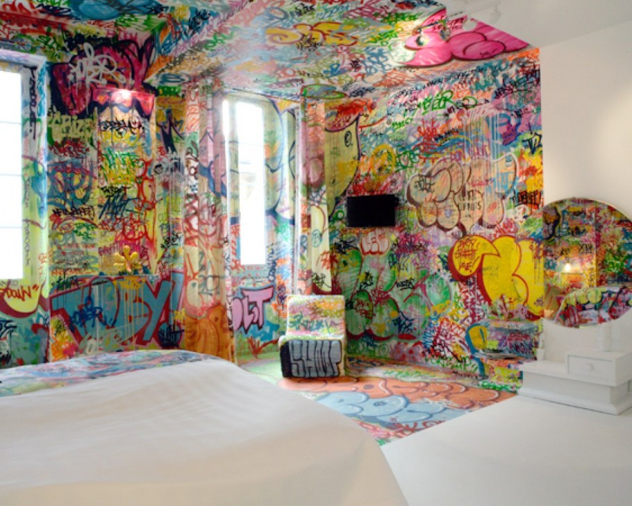 Разрисованные стены в комнате