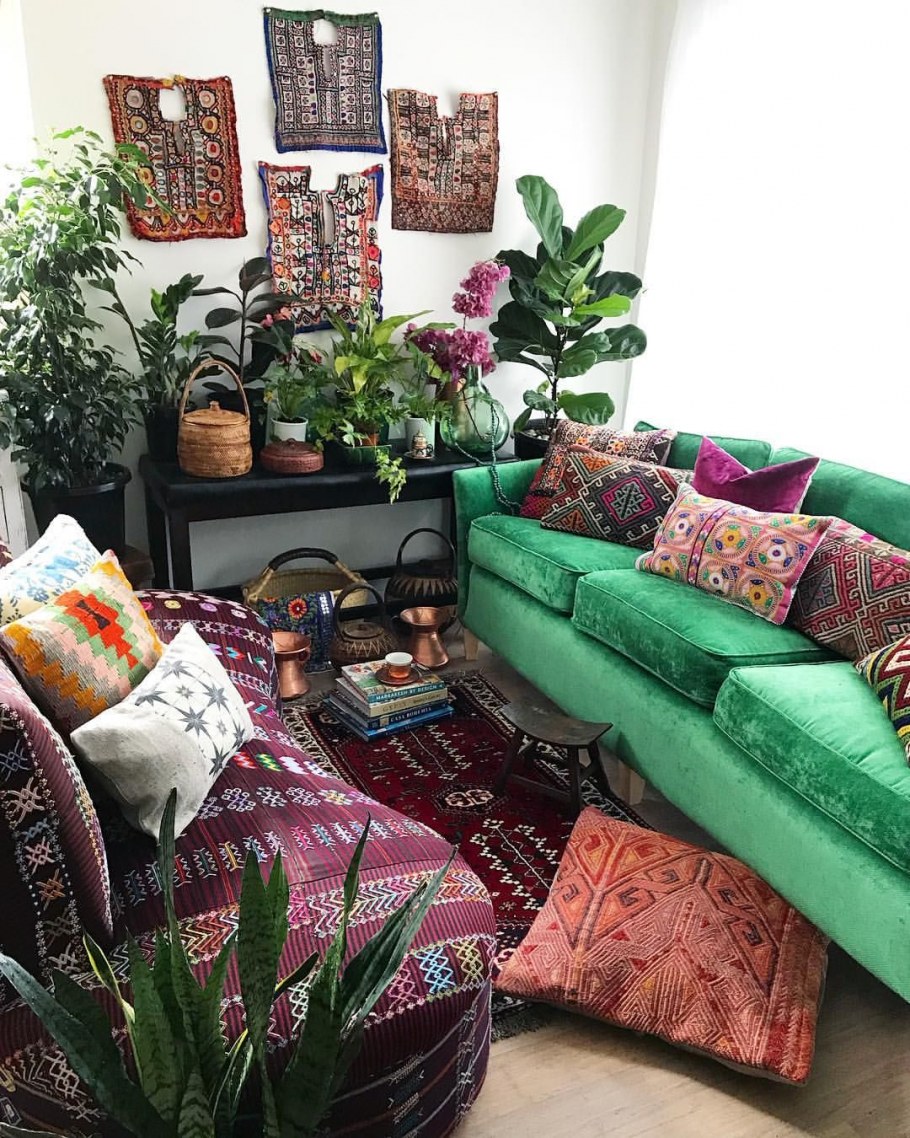 Зеленая гостиная в стиле бохо