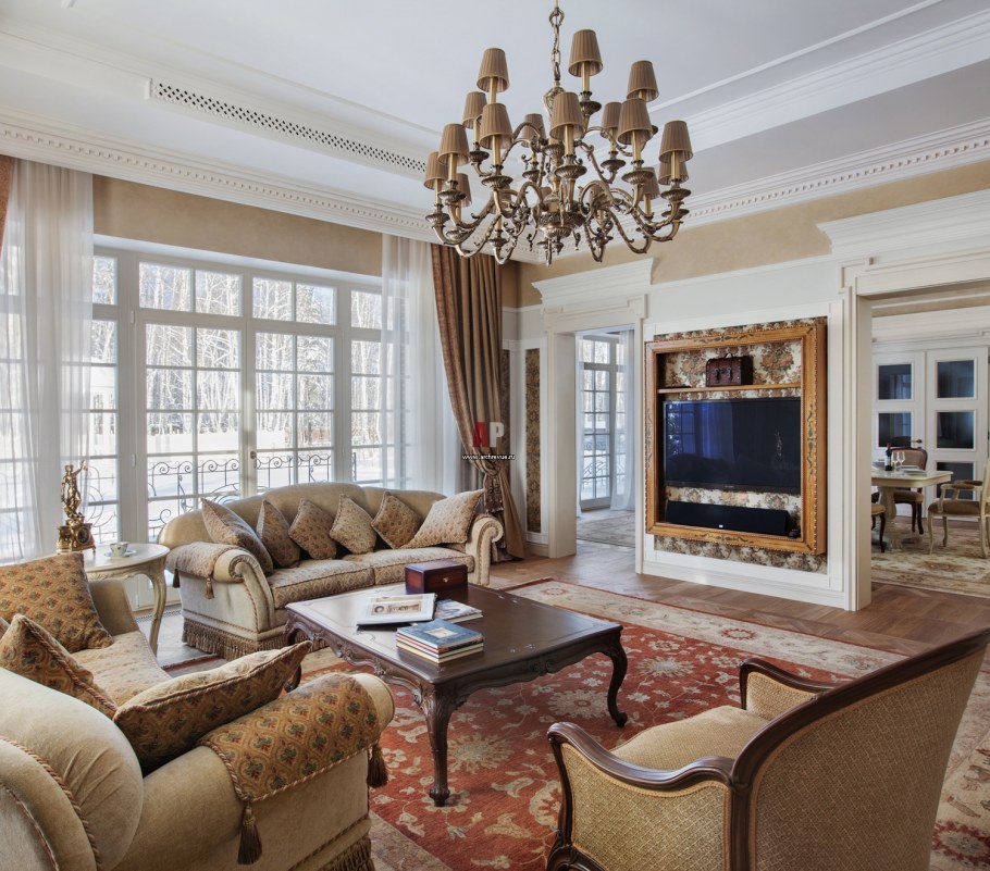 Просторная гостиная в классическом стиле