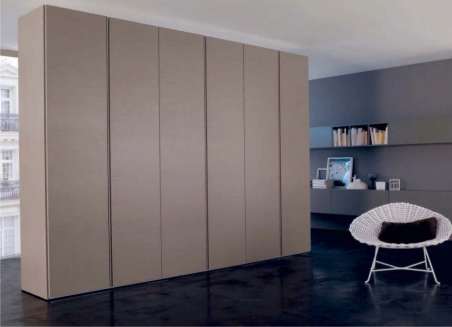 Шкаф распашной с интегрированными ручками