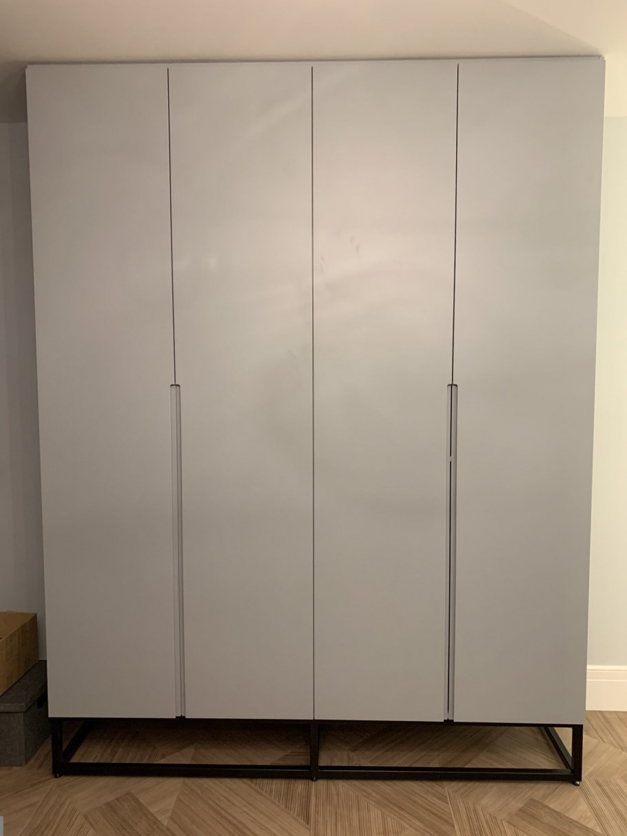 Шкаф Анри с интегрированными ручками