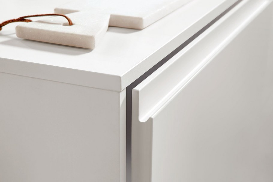 Интегрированная ручка на фасаде МДФ