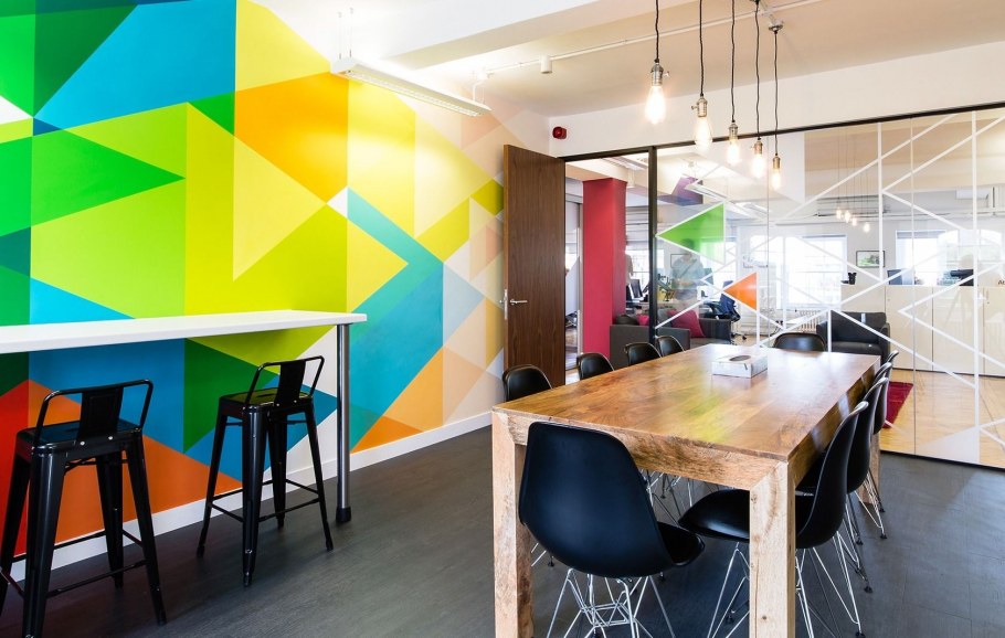 Желтые цветы в интерьере